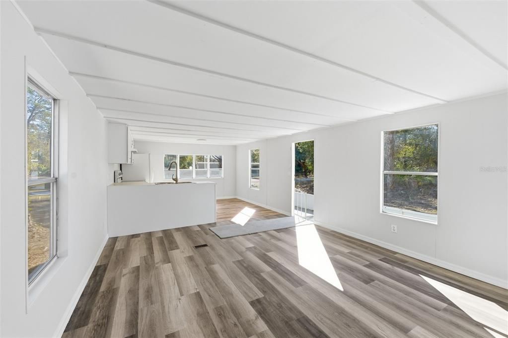 For Sale: $99,999 (2 beds, 1 baths, 767 Square Feet)