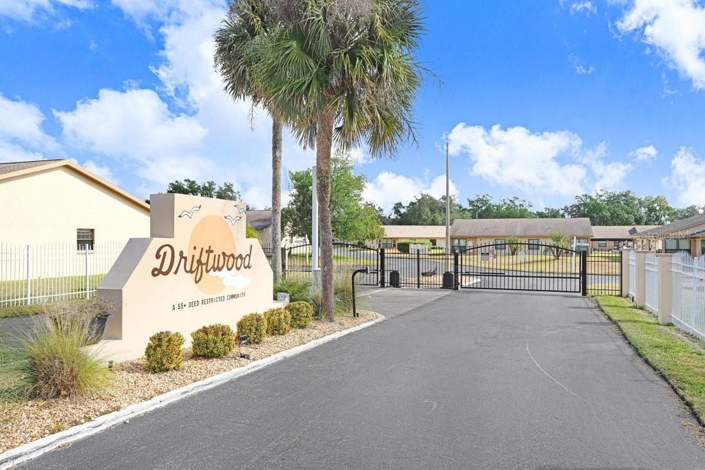 For Sale: $182,900 (2 beds, 2 baths, 921 Square Feet)