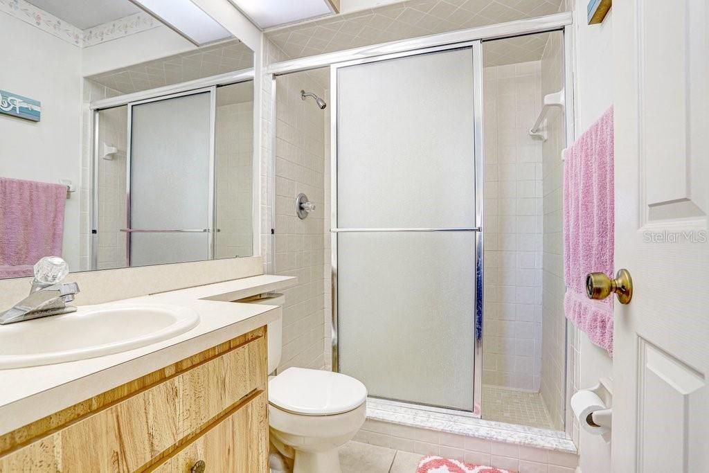 For Sale: $182,900 (2 beds, 2 baths, 921 Square Feet)