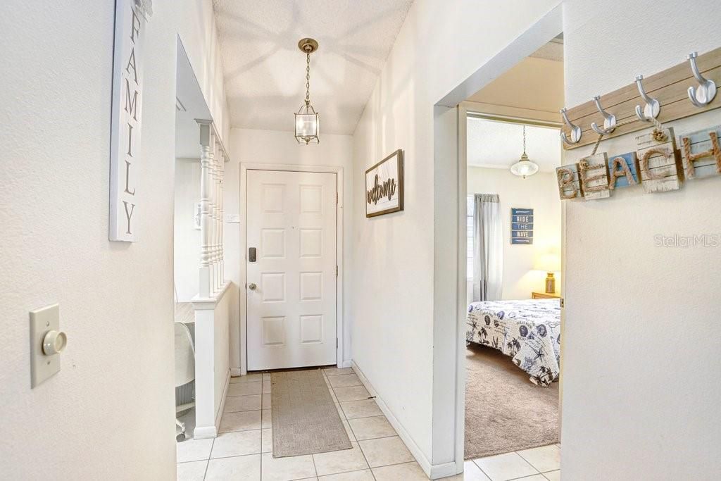 For Sale: $182,900 (2 beds, 2 baths, 921 Square Feet)