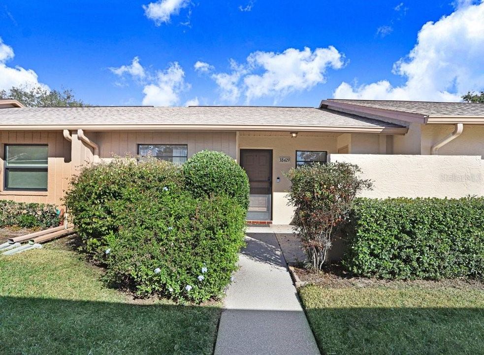 For Sale: $182,900 (2 beds, 2 baths, 921 Square Feet)
