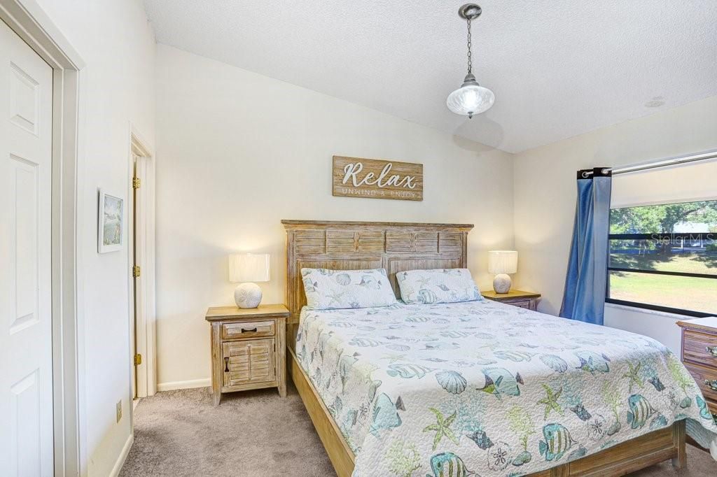 For Sale: $182,900 (2 beds, 2 baths, 921 Square Feet)