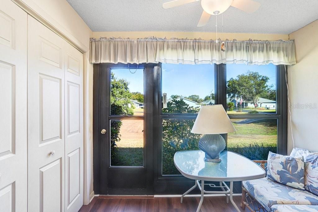 For Sale: $182,900 (2 beds, 2 baths, 921 Square Feet)