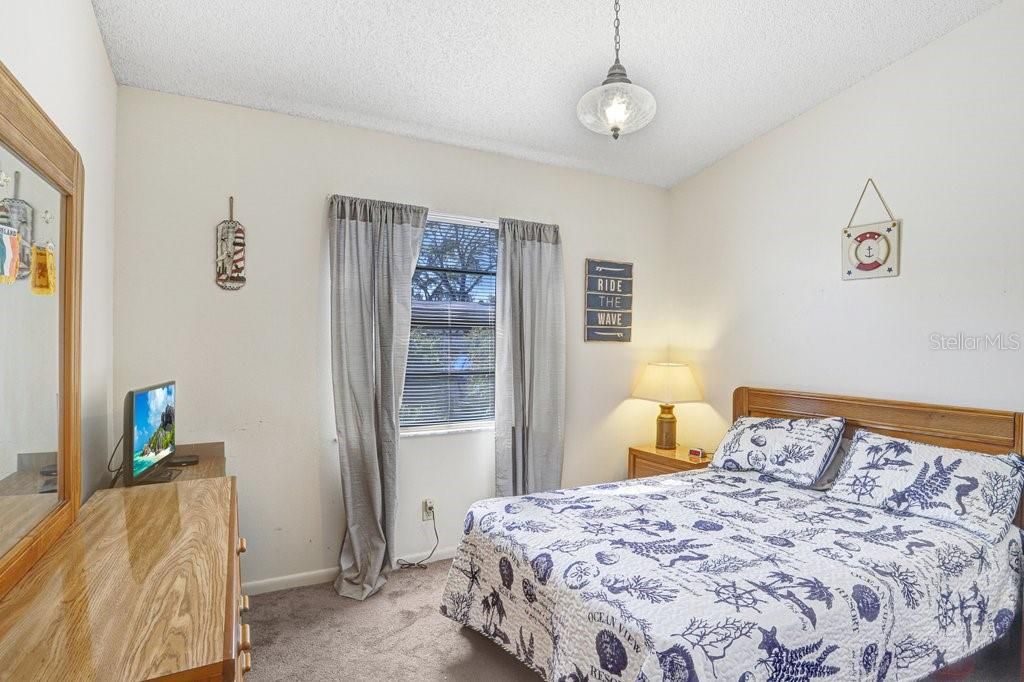For Sale: $182,900 (2 beds, 2 baths, 921 Square Feet)