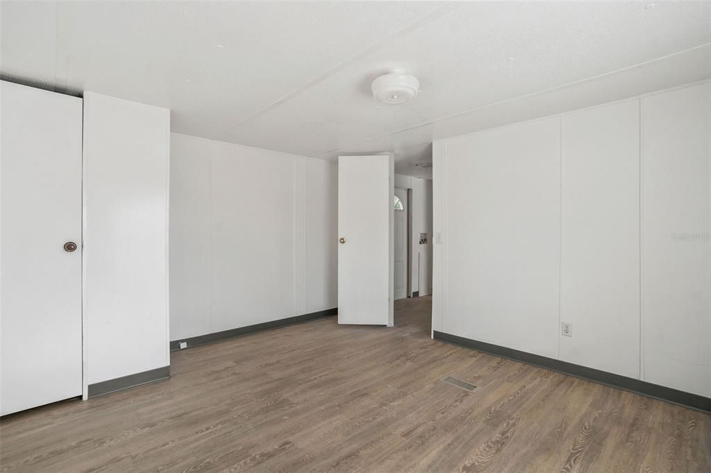 Под контрактом: $159,900 (2 спален, 2 ванн, 924 Квадратных фут)