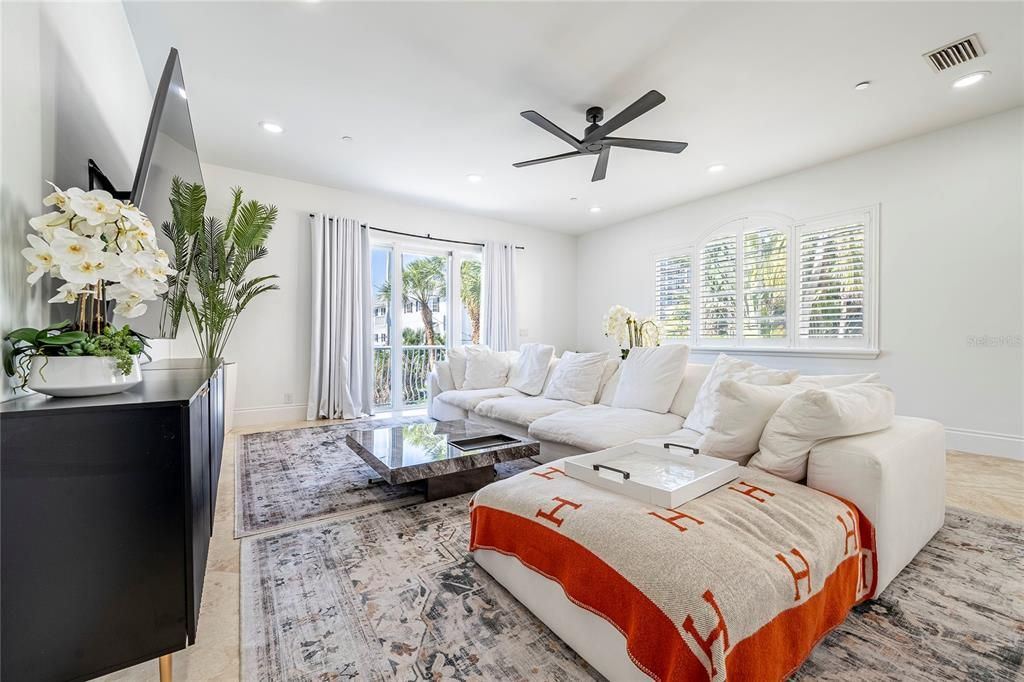 En Venta: $1,650,000 (3 camas, 3 baños, 2569 Pies cuadrados)