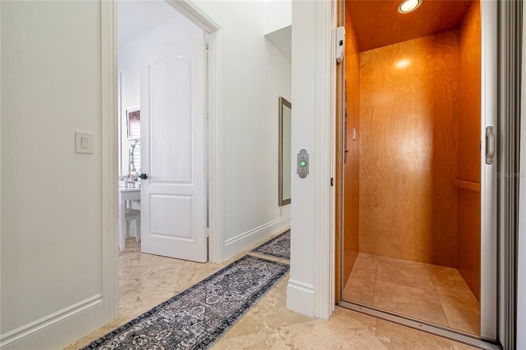 En Venta: $1,650,000 (3 camas, 3 baños, 2569 Pies cuadrados)