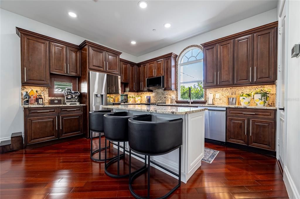 En Venta: $1,650,000 (3 camas, 3 baños, 2569 Pies cuadrados)