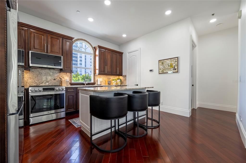 En Venta: $1,650,000 (3 camas, 3 baños, 2569 Pies cuadrados)