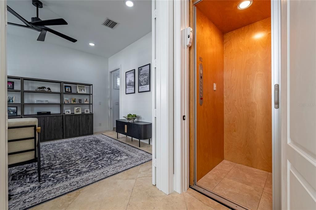 En Venta: $1,650,000 (3 camas, 3 baños, 2569 Pies cuadrados)