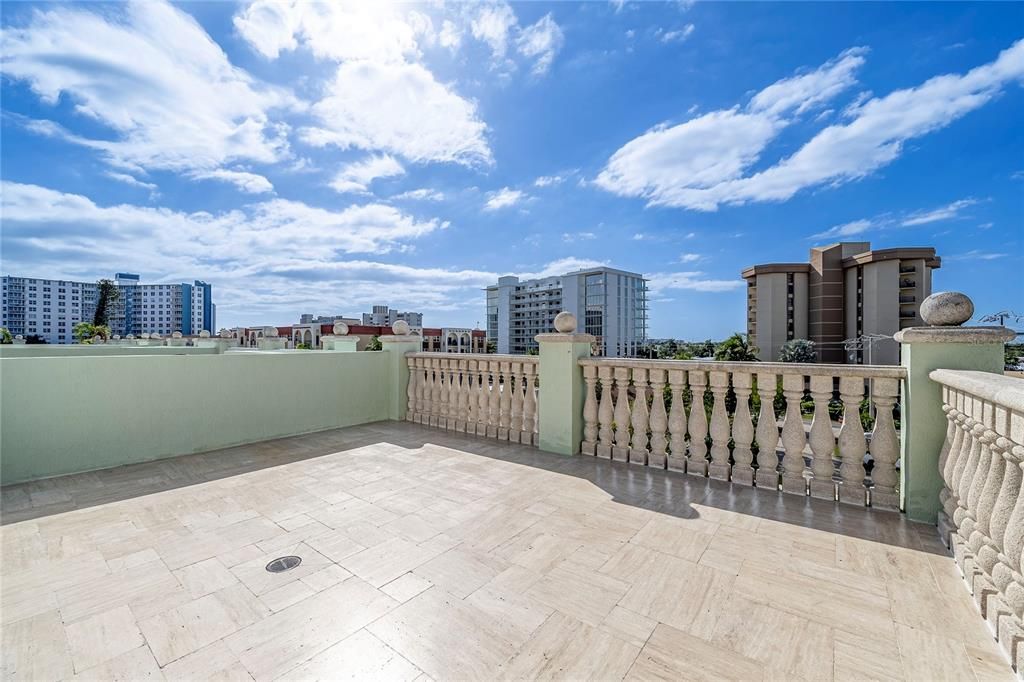 En Venta: $1,650,000 (3 camas, 3 baños, 2569 Pies cuadrados)