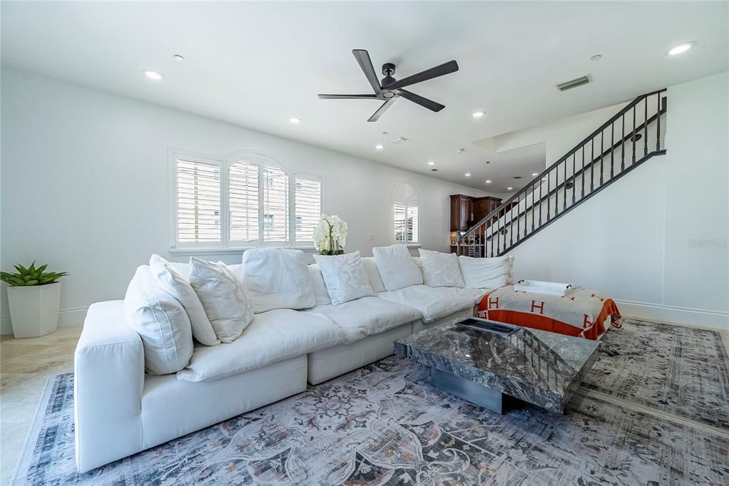 En Venta: $1,650,000 (3 camas, 3 baños, 2569 Pies cuadrados)