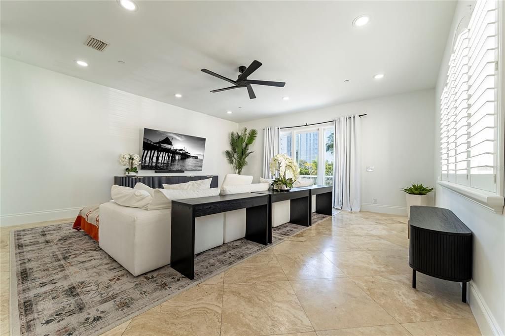 En Venta: $1,650,000 (3 camas, 3 baños, 2569 Pies cuadrados)