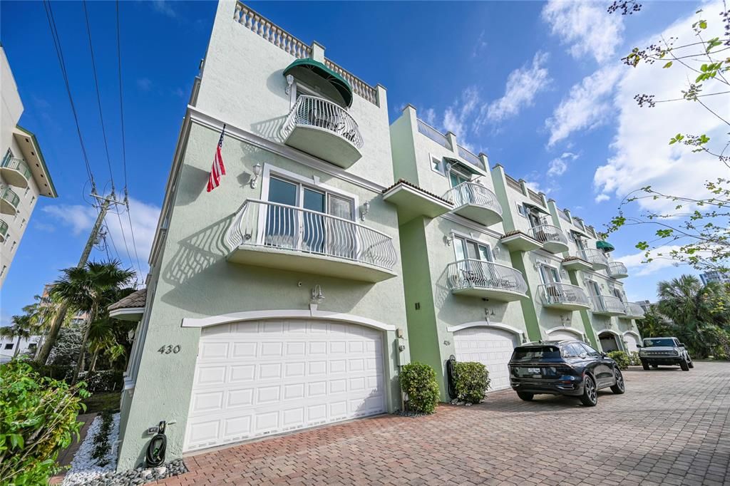 En Venta: $1,650,000 (3 camas, 3 baños, 2569 Pies cuadrados)