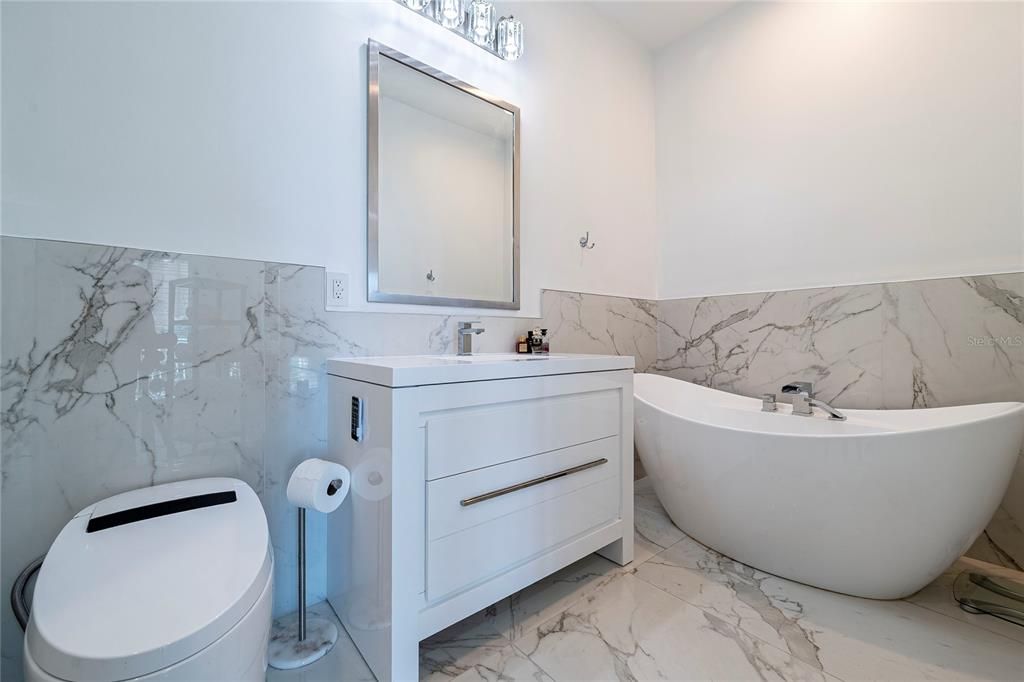 En Venta: $1,650,000 (3 camas, 3 baños, 2569 Pies cuadrados)