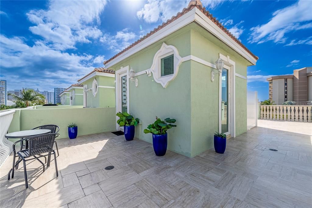 En Venta: $1,650,000 (3 camas, 3 baños, 2569 Pies cuadrados)