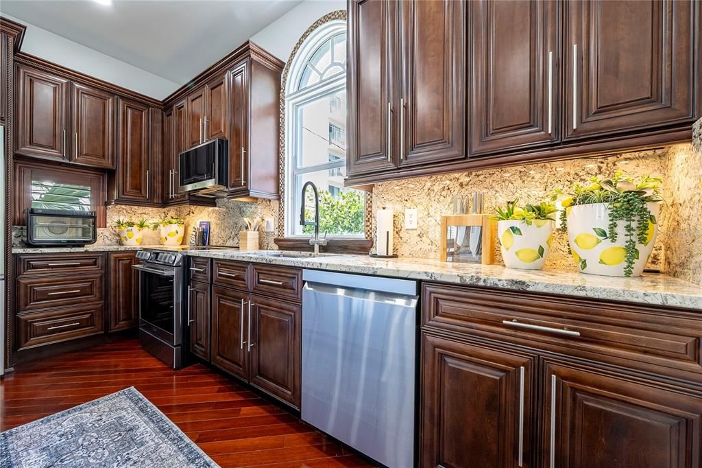 En Venta: $1,650,000 (3 camas, 3 baños, 2569 Pies cuadrados)