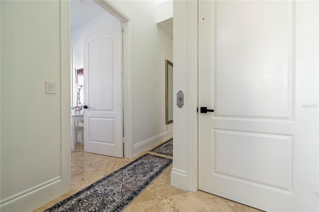 En Venta: $1,650,000 (3 camas, 3 baños, 2569 Pies cuadrados)