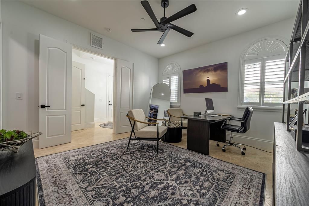 En Venta: $1,650,000 (3 camas, 3 baños, 2569 Pies cuadrados)