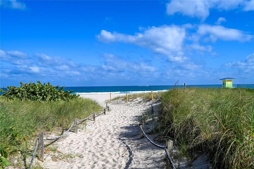 En Venta: $1,650,000 (3 camas, 3 baños, 2569 Pies cuadrados)