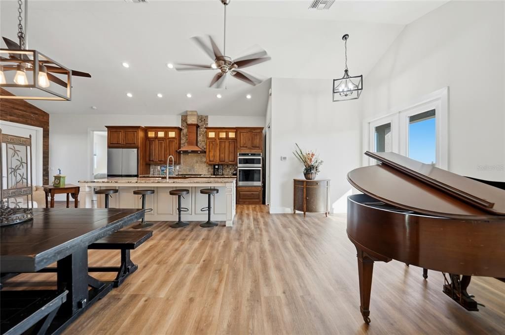 For Sale: $810,000 (3 beds, 2 baths, 1901 Square Feet)