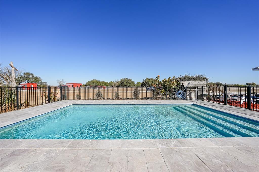 For Sale: $810,000 (3 beds, 2 baths, 1901 Square Feet)