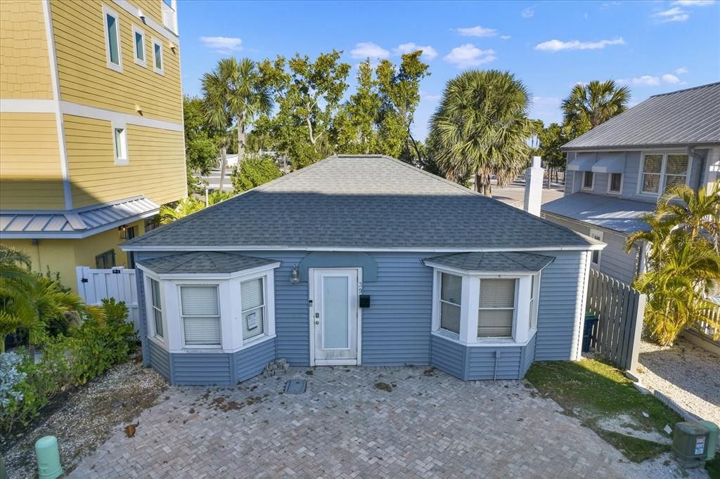 На продажу: $650,000 (2 спален, 2 ванн, 842 Квадратных фут)