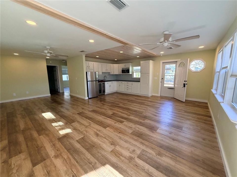 В аренду: $1,800 (2 спален, 1 ванн, 792 Квадратных фут)