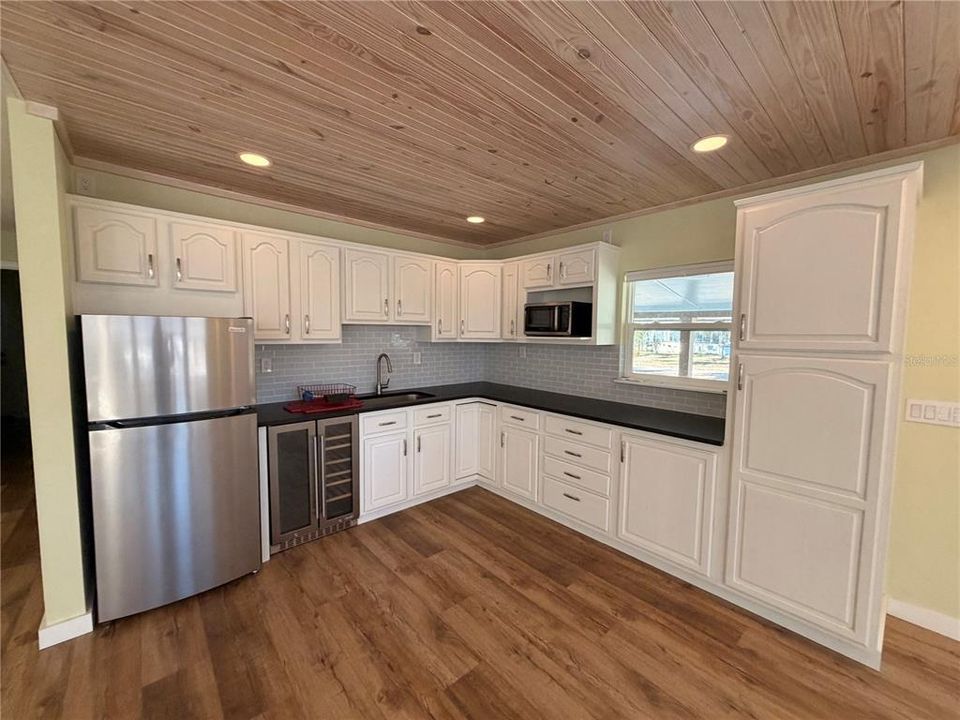 В аренду: $1,800 (2 спален, 1 ванн, 792 Квадратных фут)