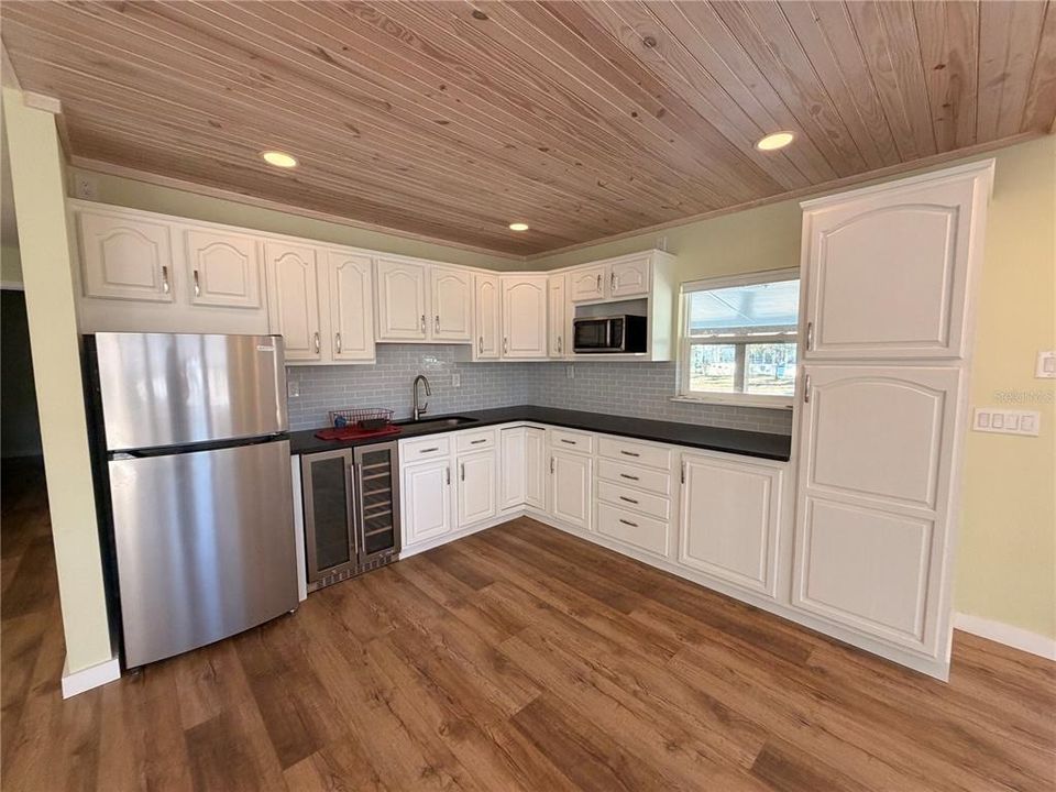 В аренду: $1,800 (2 спален, 1 ванн, 792 Квадратных фут)