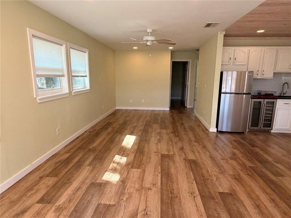 В аренду: $1,800 (2 спален, 1 ванн, 792 Квадратных фут)