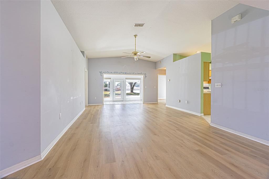 For Sale: $249,900 (2 beds, 2 baths, 1421 Square Feet)