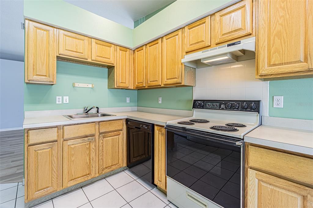 For Sale: $249,900 (2 beds, 2 baths, 1421 Square Feet)