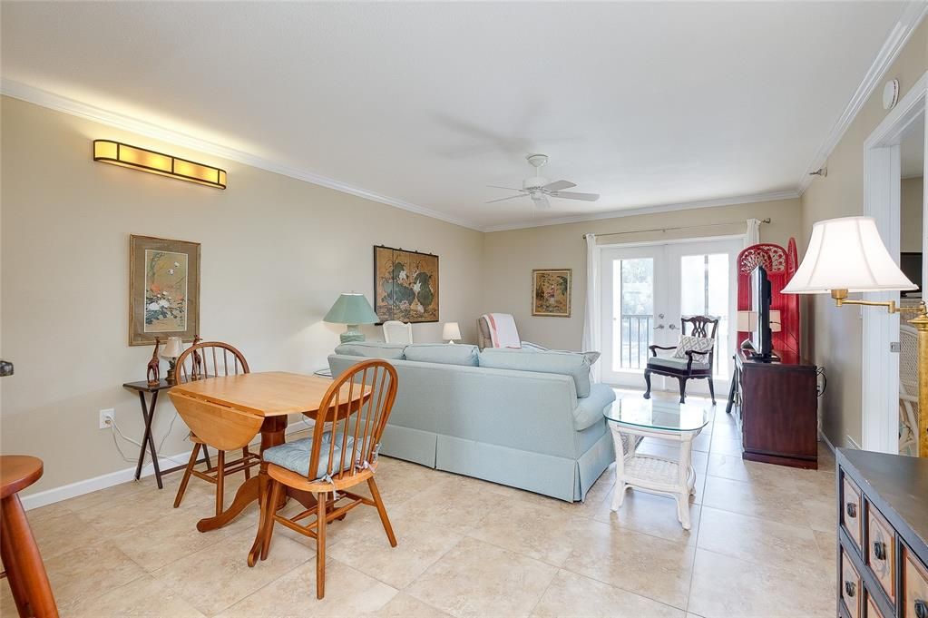 For Sale: $110,000 (2 beds, 2 baths, 894 Square Feet)