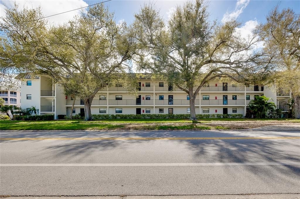 For Sale: $110,000 (2 beds, 2 baths, 894 Square Feet)