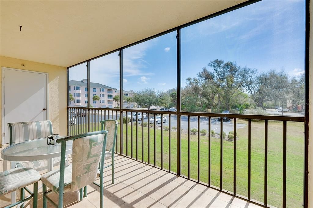For Sale: $110,000 (2 beds, 2 baths, 894 Square Feet)