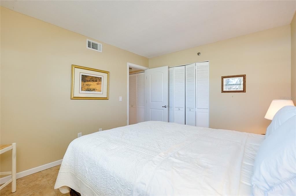 For Sale: $110,000 (2 beds, 2 baths, 894 Square Feet)