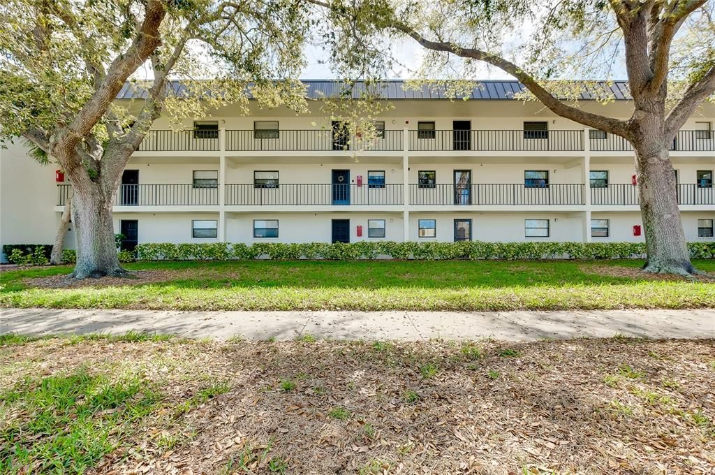 For Sale: $110,000 (2 beds, 2 baths, 894 Square Feet)