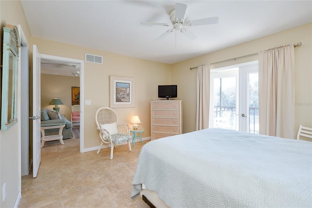 For Sale: $110,000 (2 beds, 2 baths, 894 Square Feet)