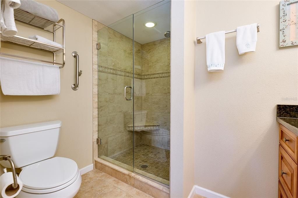 For Sale: $110,000 (2 beds, 2 baths, 894 Square Feet)