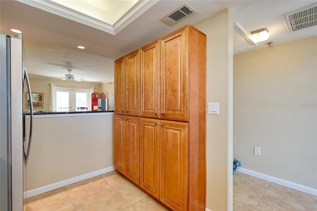 For Sale: $110,000 (2 beds, 2 baths, 894 Square Feet)