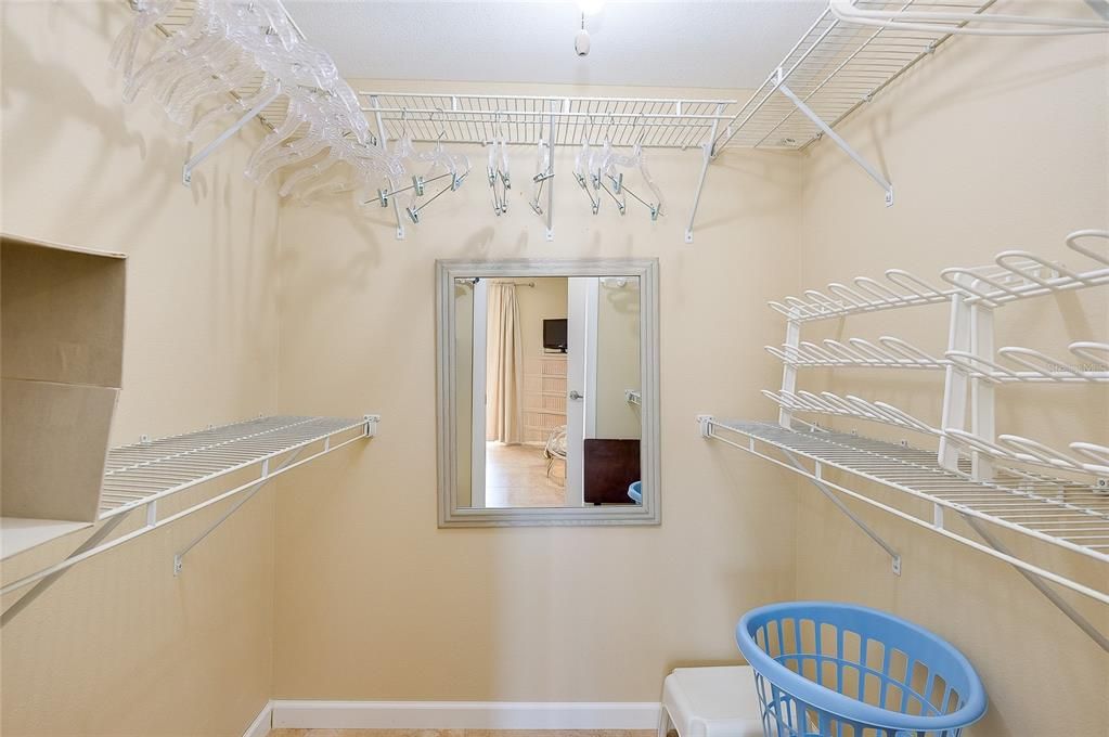 For Sale: $110,000 (2 beds, 2 baths, 894 Square Feet)