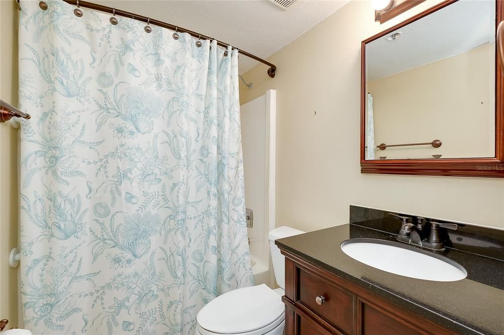 For Sale: $110,000 (2 beds, 2 baths, 894 Square Feet)