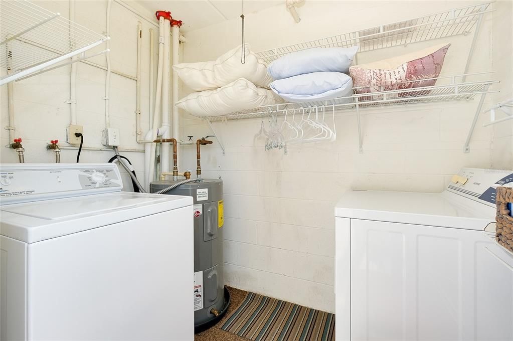 For Sale: $110,000 (2 beds, 2 baths, 894 Square Feet)