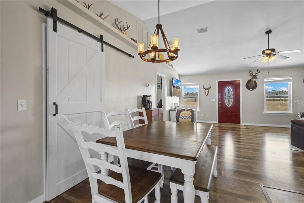 En Venta: $339,900 (3 camas, 2 baños, 1645 Pies cuadrados)