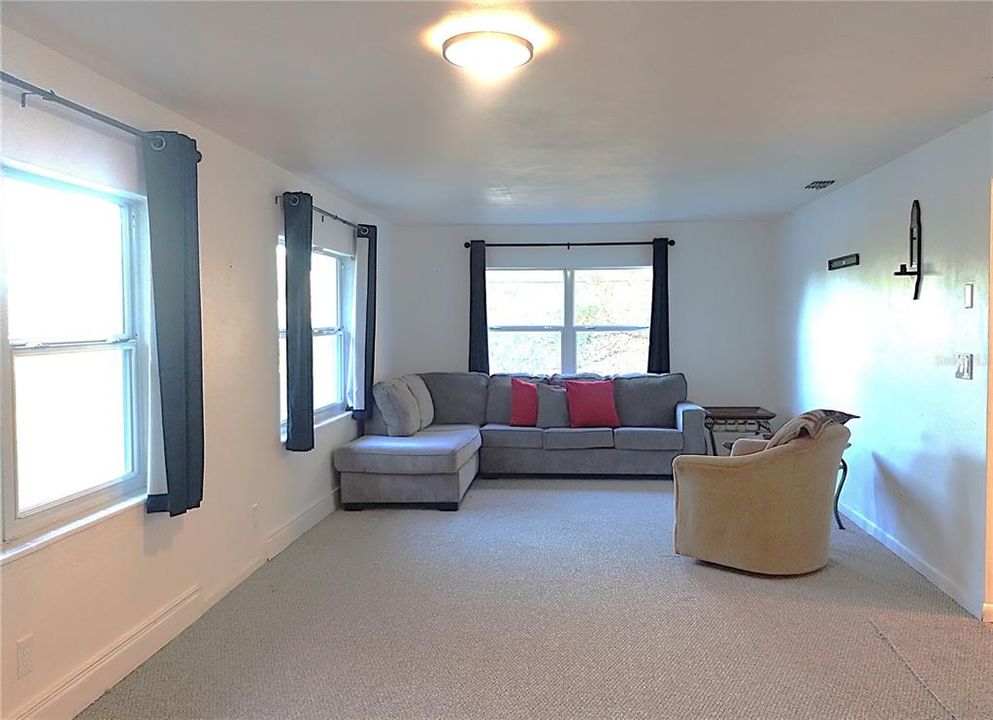 For Sale: $249,000 (3 beds, 2 baths, 1040 Square Feet)