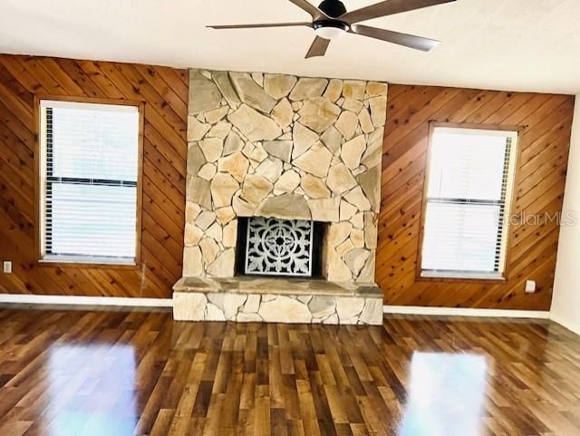 For Sale: $319,995 (3 beds, 2 baths, 1856 Square Feet)