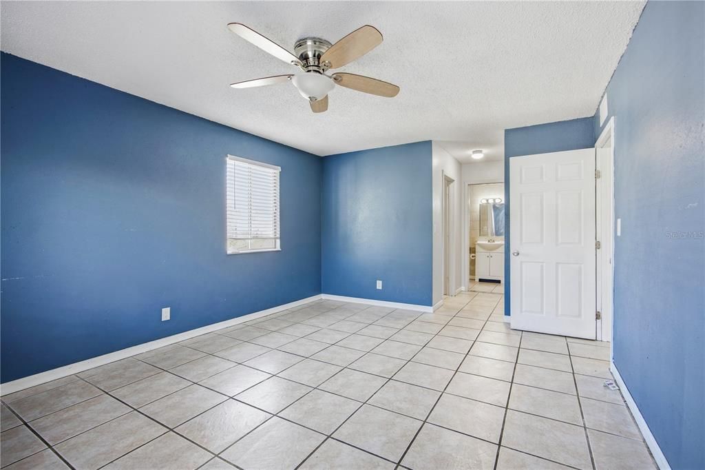 待售: $105,000 (2 贝兹, 2 浴室, 1003 平方英尺)