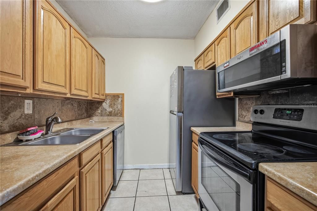 待售: $105,000 (2 贝兹, 2 浴室, 1003 平方英尺)