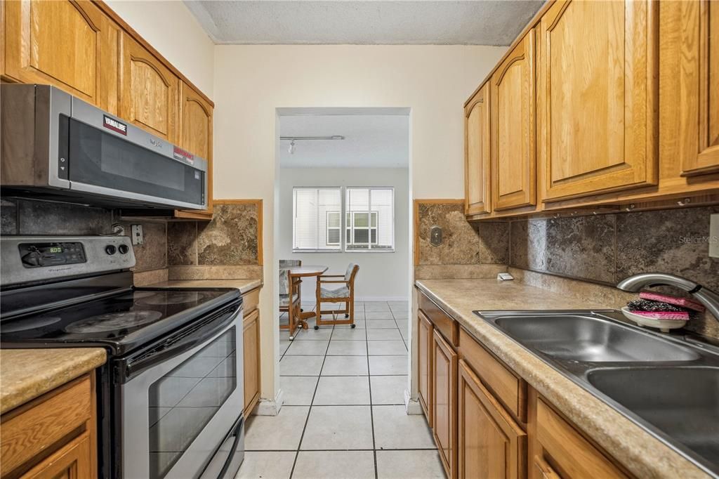 待售: $105,000 (2 贝兹, 2 浴室, 1003 平方英尺)